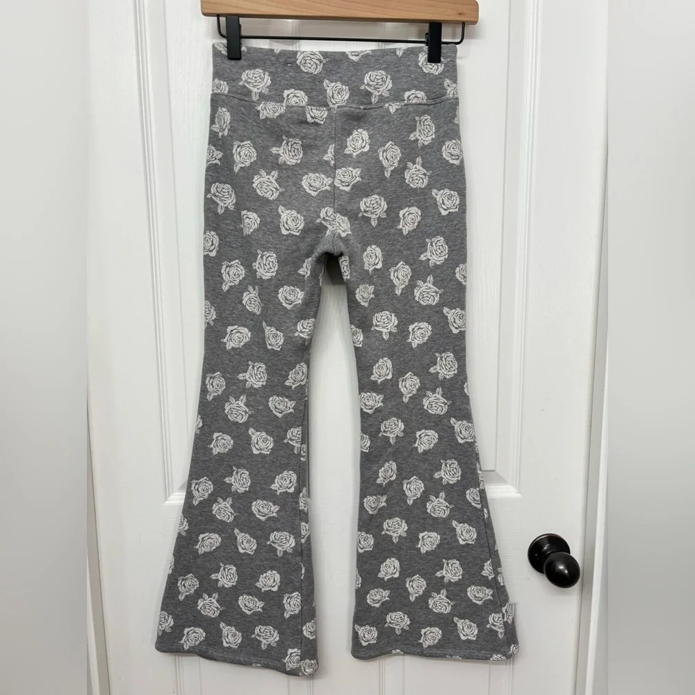 Gray Rose Print Fleece Lined Flare Leggings | SO | Girls L (10/12)